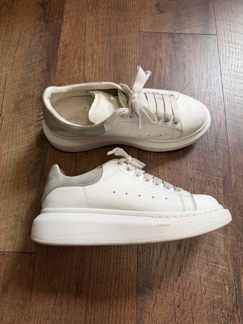 Alexander McQueen Cream Leather Low-Top Sneakers - Picture 3 of 10